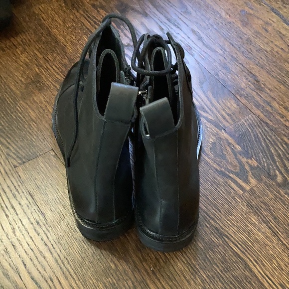 UO Men’s Black Leather Combat Boot Size 8 - Picture 6 of 9